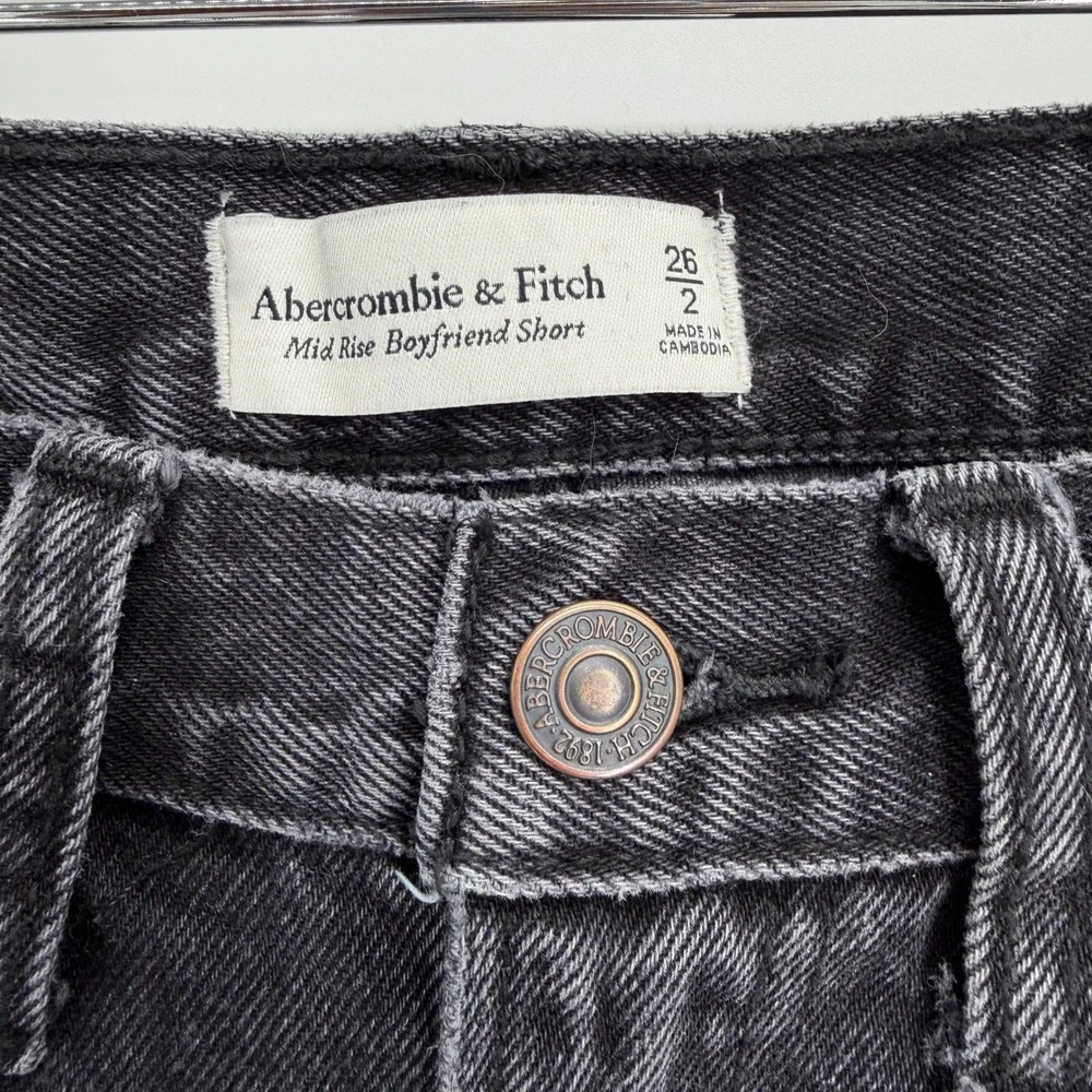 Abercrombie & Fitch Mid Rise Boyfriend Short Size 26 Black Denim Raw Hem Cut Off